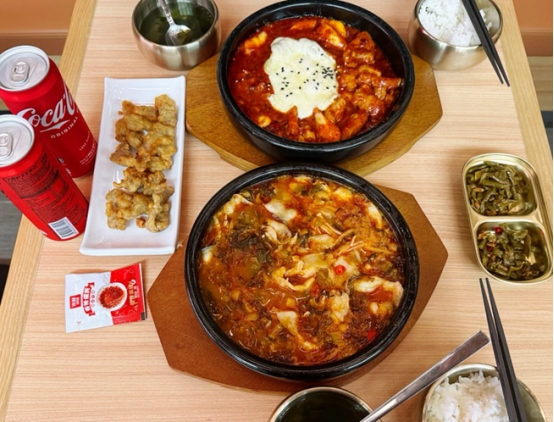 全链路数智升级：从前端POS到后端协同，米村拌饭×睿食拓共创中式快餐出海标杆